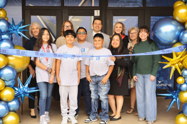 De Zavala Elementary unveils STEM model